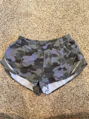 lululemon athletica Women's Camo Running Shorts - Green/Gray